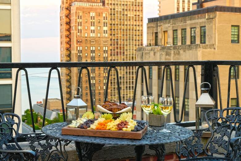 The Chicago Hotel Collection Ambassador Gold Coast