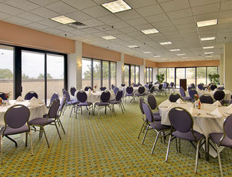 Hotel Ramada Inn Lake Shore