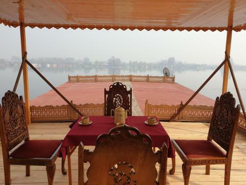 Hotel Zaffer Group Of Houseboats