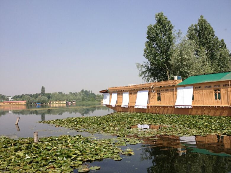Hotel Nigeen Lake View Resort