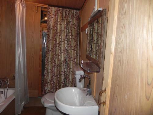 Hotel Shabrose Houseboats