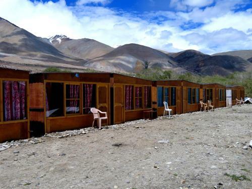 Tih Pangong Lake View Cottages And Camps