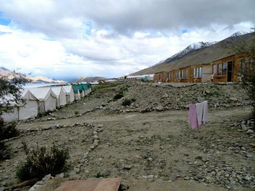 Tih Pangong Lake View Cottages And Camps