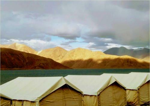 Tih Pangong Lake View Cottages And Camps