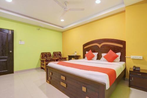 Hotel Oyo 8618 Mourya Grand