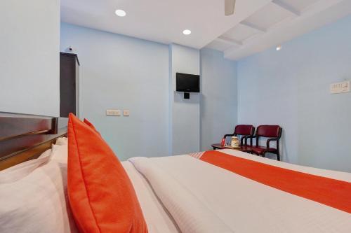 Hotel Oyo 8618 Mourya Grand