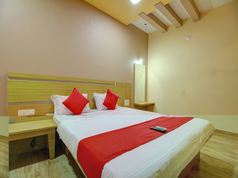 Hotel Capital O 13489 Garuda Comforts