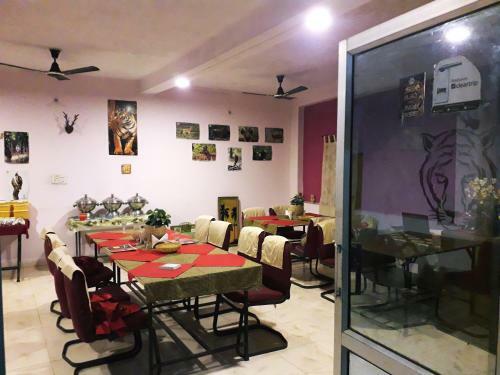Hotel Narmada Palace