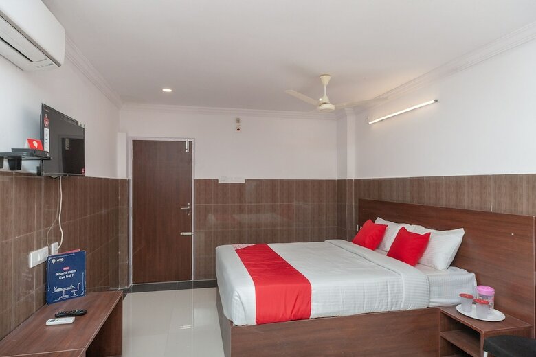 Capital O 27775 Hotel Srinivasa Residency