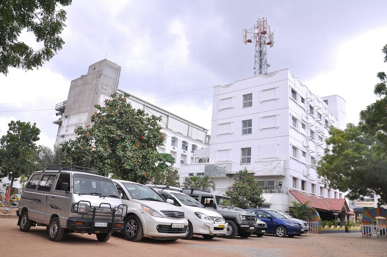 Hotel Mnh Royal Park
