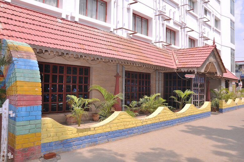 Hotel Mnh Royal Park