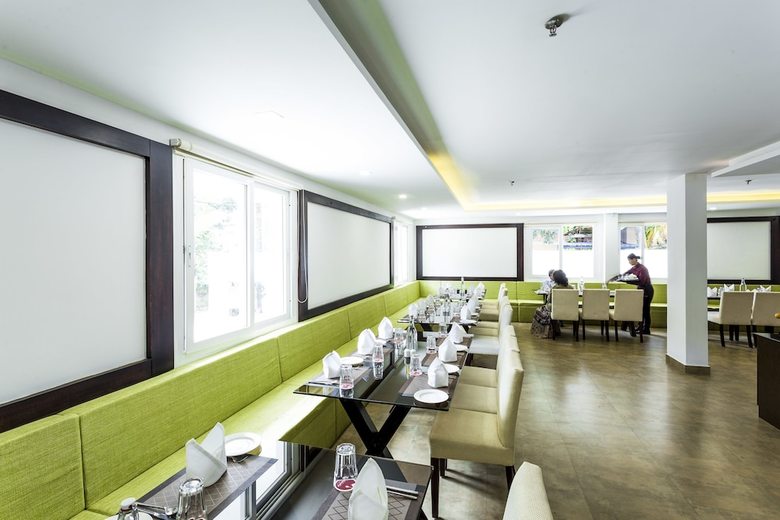 Summit Hampton Hotel