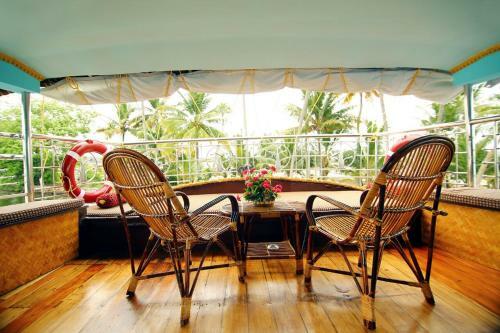 Kuttanaad Houseboats