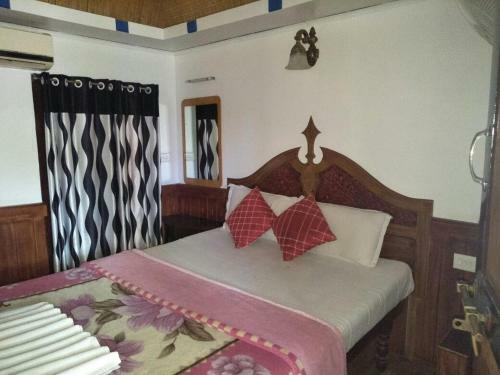 Kuttanaad Houseboats