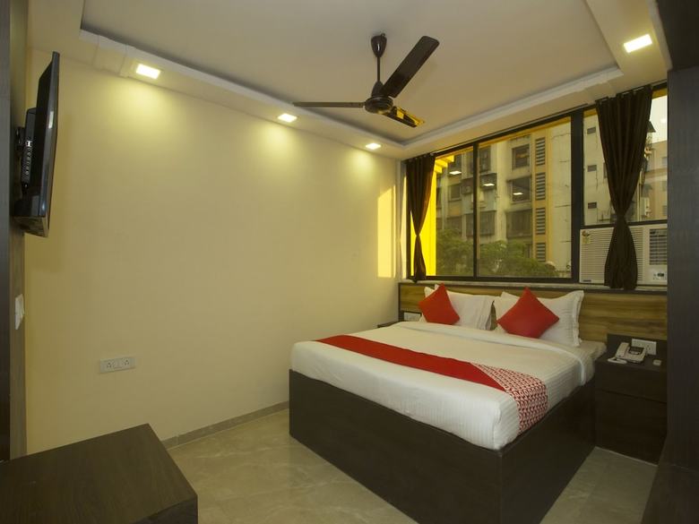 Oyo 17393 Hotel Elite Plaza