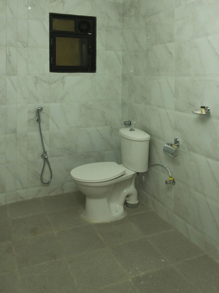 Oyo 17393 Hotel Elite Plaza