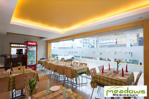 Hotel Meadows Residency