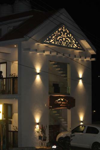 Hostal Sunset Valley Holiday Inn
