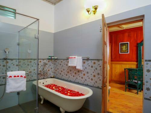 Hotel Vinnca West Downs Heritage Resort