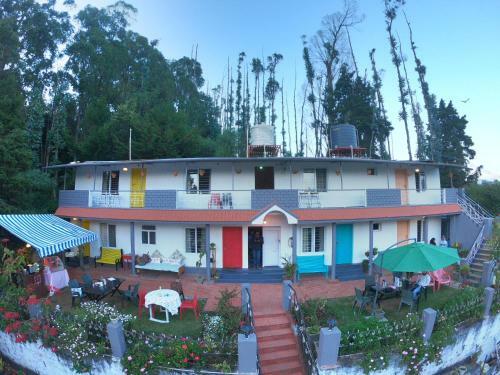 Hostal Reflections Guest House