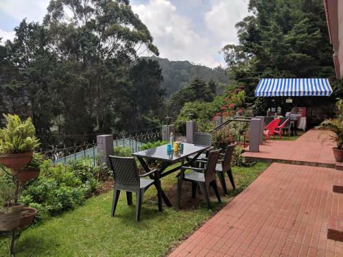 Hostal Reflections Guest House