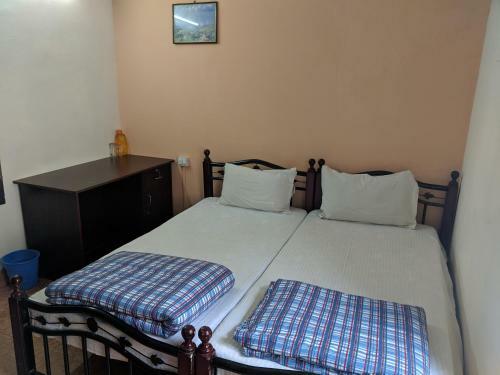 Hostal Reflections Guest House