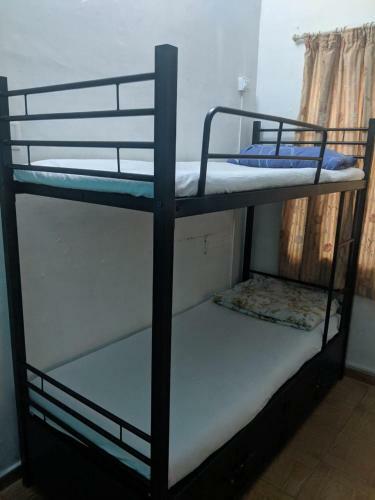 Hostal Reflections Guest House