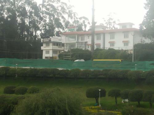 Hotel Rosepark Residency