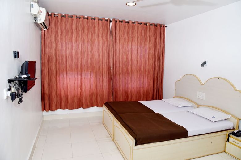 Hotel Sharada International