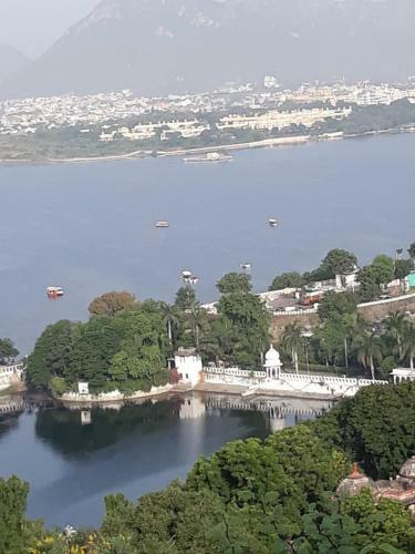 Hotel Shivam Paying Guest House,u