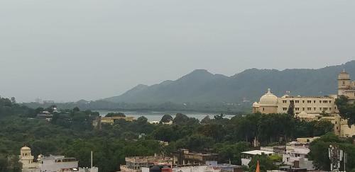 Hotel Shivam Paying Guest House,u
