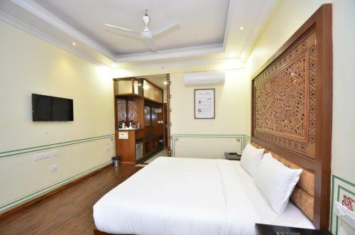 Hotel Aaram Mahal By Pachar Group