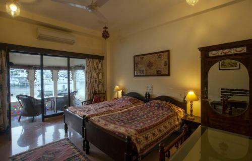 Lake Pichola Hotel