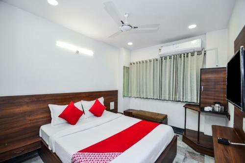 Oyo 23086 Hotel Mayur