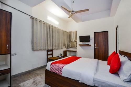 Oyo 23086 Hotel Mayur