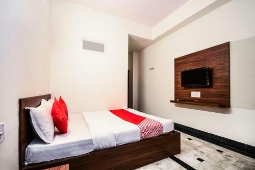Oyo 23086 Hotel Mayur