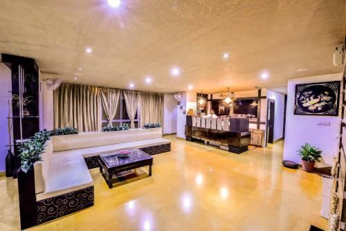Raghu Mahal Hotel