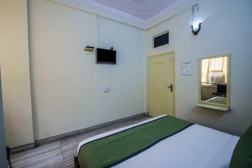 Oyo 15212 Hotel Seema