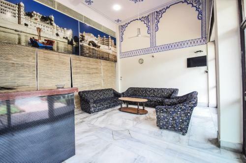 Oyo 15212 Hotel Seema