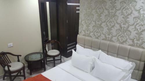 Hotel S L E Residency
