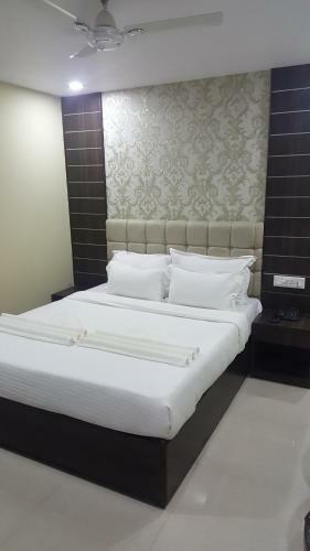 Hotel S L E Residency