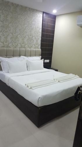 Hotel S L E Residency