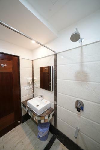 Hotel Square Inn