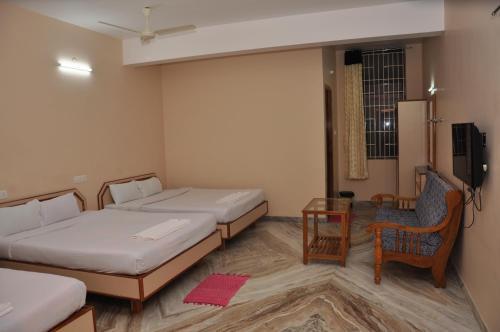 Hotel Saravana Grand