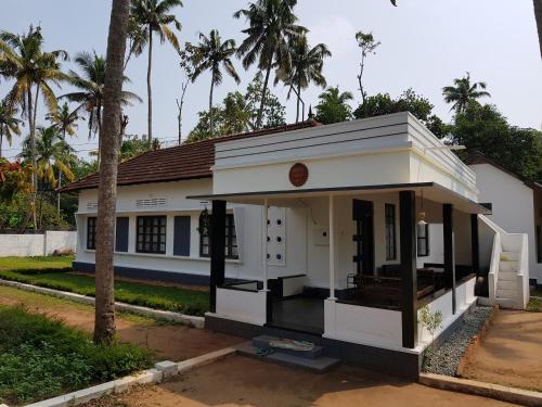 Short Giraffe Hostels - Varkala Beach
