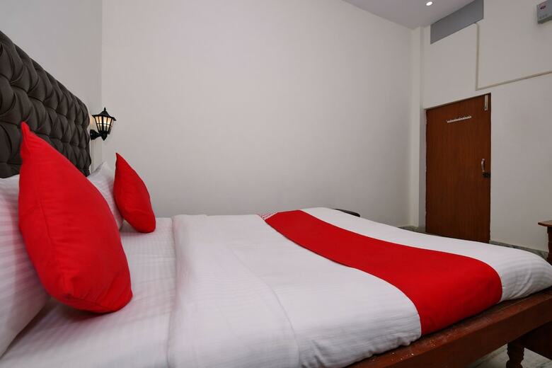Oyo 12193 Sandhya Hotel
