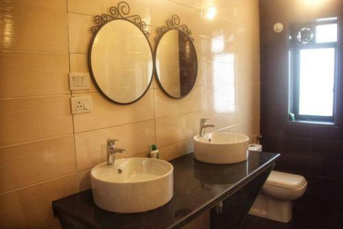 Apartamento Tropical Holiday Home At Varca | Has Swimming Pool
