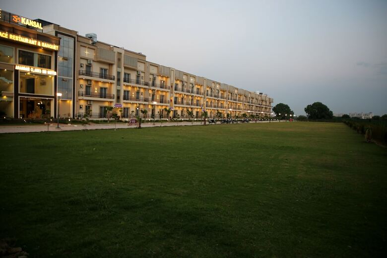 Hotel Anandam Clarks Inn Suites Vrindavan
