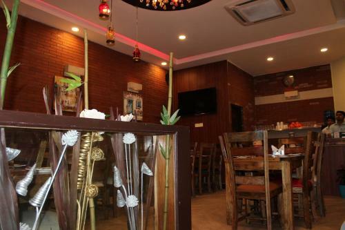 11 Flowers Serviced Apartments