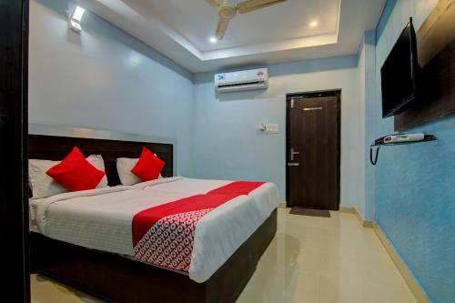 Hotel Oyo 10811 Sri Sairam Residency